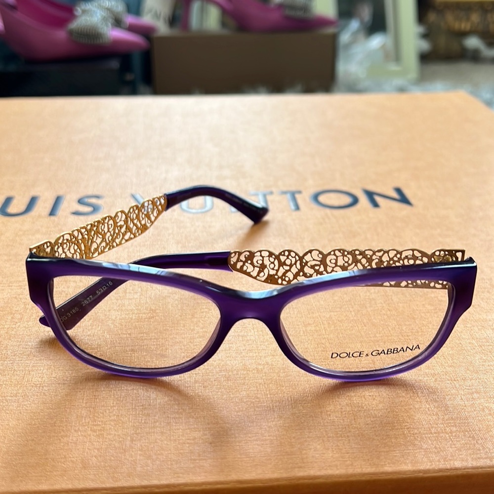 Beautiful Dolce and Gabbana readers. These are for prescription glasses.
